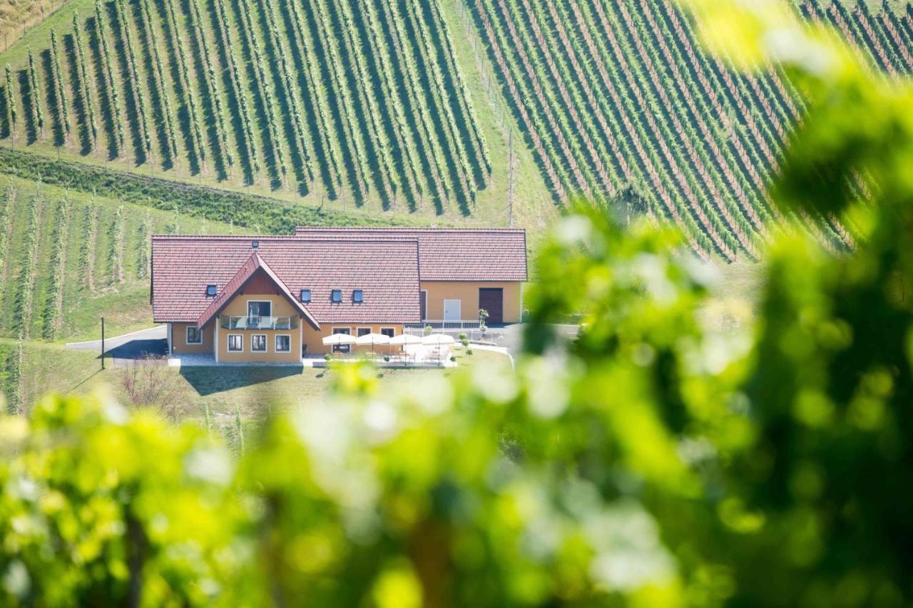 Weingut-Gaestezimmer Uhl Ratsch an der Weinstraße Eksteriør bilde